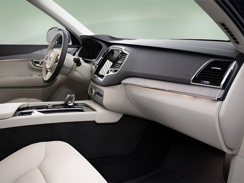 New 2025 Volvo XC90 B6 Plus w/ Protection Package Premier image 34