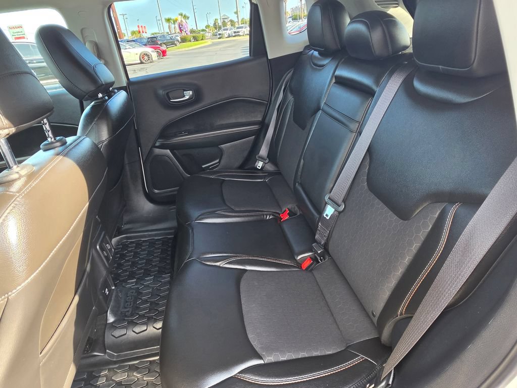 Used 2018 Jeep Compass Latitude FWD image 11