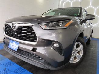 Used 2021 Toyota Highlander LE image 1