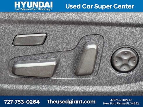 Used 2024 Hyundai Elantra Limited image 22