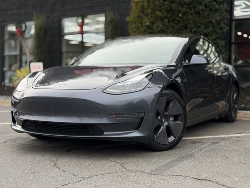 Used 2021 Tesla Model 3 Standard Range Plus image 2