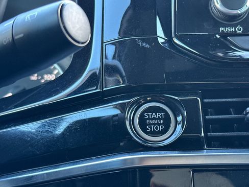 Used 2024 Nissan Pathfinder SV image 26