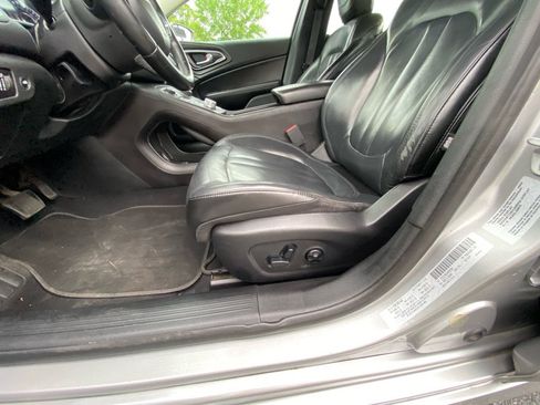 Used 2017 Chrysler 200 Limited Platinum image 27
