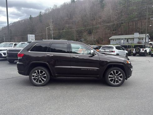 Used 2017 Jeep Grand Cherokee Overland w/ Jeep Active Safety Group image 6