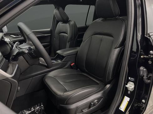 Used 2024 Jeep Grand Cherokee Limited image 4