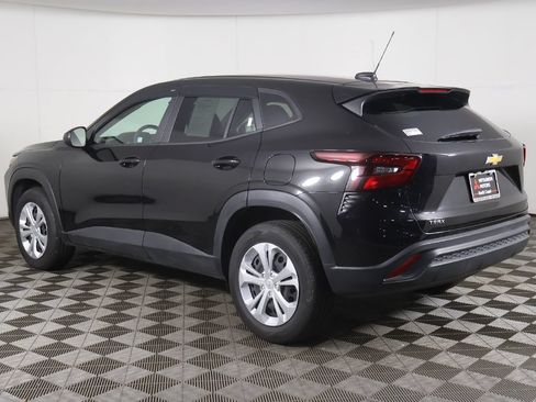 Used 2025 Chevrolet Trax LS FWD image 6