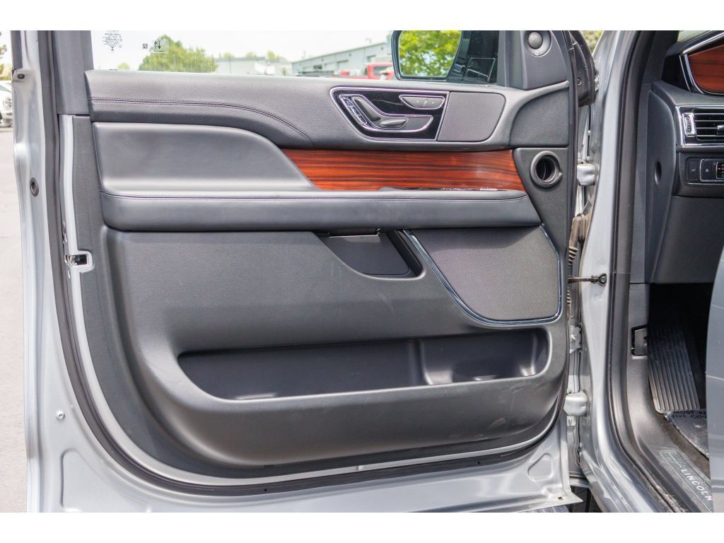 Used 2024 Lincoln Navigator L 4WD image 20