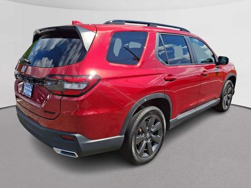Certified 2025 Honda Pilot Sport image 11