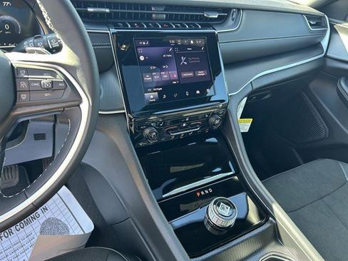 New 2025 Jeep Grand Cherokee Altitude image 14