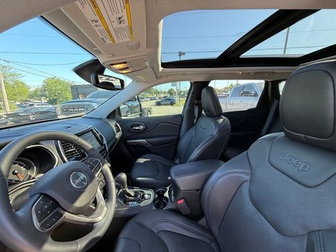 Used 2019 Jeep Cherokee Limited AWD/4WD image 12