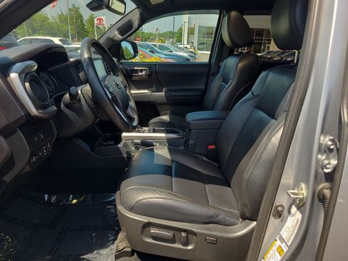 Used 2020 Toyota Tacoma Limited AWD/4WD image 16