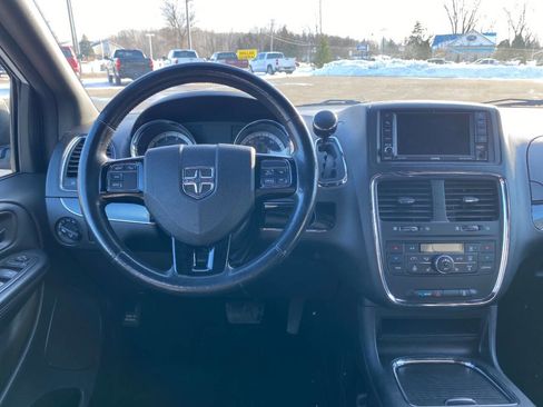 Used 2019 Dodge Grand Caravan SXT image 22