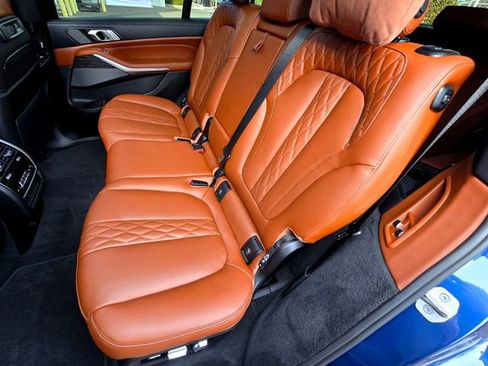 Used 2022 BMW X7 M50i w/ Dynamic Handling Package image 27