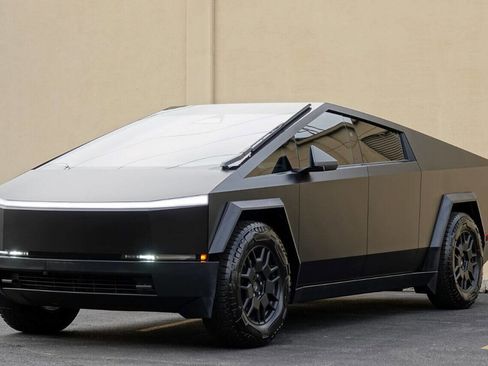 Used 2024 Tesla Cybertruck AWD Crew Cab image 4