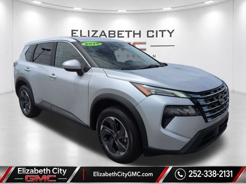 Used 2025 Nissan Rogue SV FWD image 3