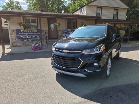 Used 2020 Chevrolet Trax Premier w/ LPO, Cargo Package AWD/4WD image 1