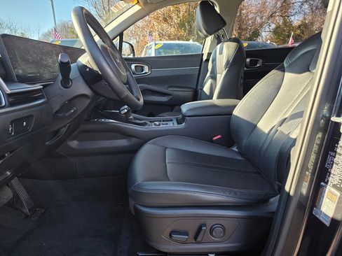 Used 2024 Kia Sorento S image 19