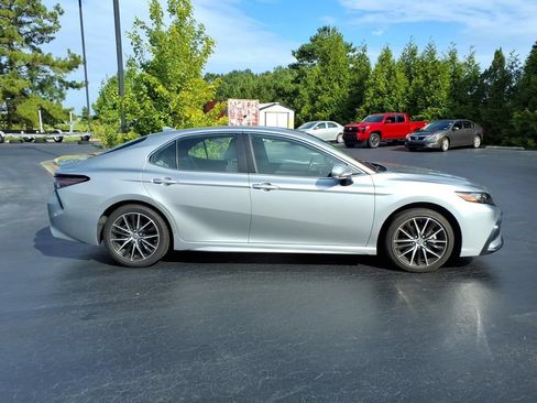 Used 2024 Toyota Camry SE FWD image 2