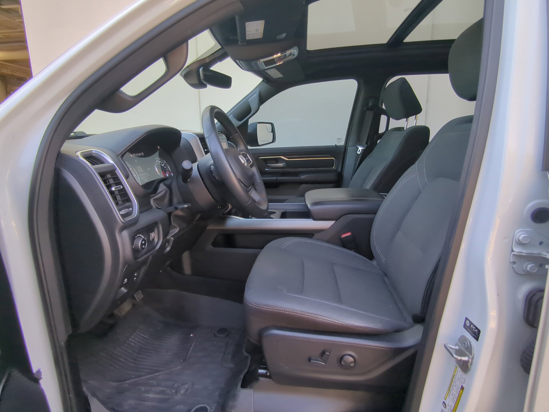 Used 2024 RAM 1500 Big Horn AWD/4WD image 35