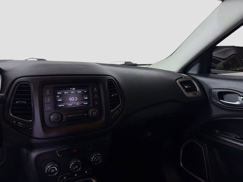 Used 2018 Jeep Compass Latitude w/ Cold Weather Group image 24