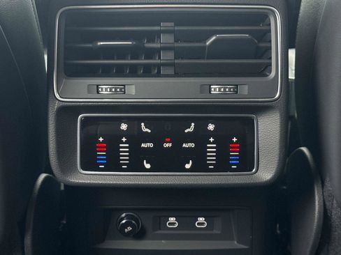 Used 2023 Audi Q8 Prestige image 17