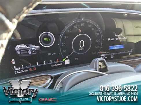 Used 2023 Cadillac Escalade Premium Luxury image 3