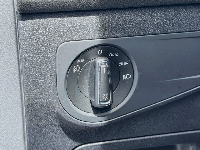 Used 2018 Volkswagen Tiguan SEL AWD/4WD image 9