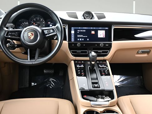 Certified 2023 Porsche Macan AWD/4WD image 8