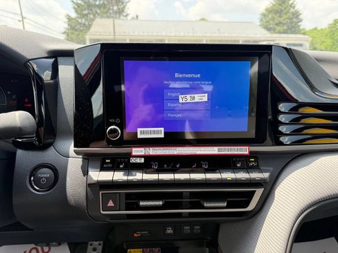 Used 2026 Toyota Camry SE w/ Convenience Package FWD image 12