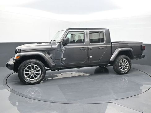Used 2022 Jeep Gladiator Sport AWD/4WD image 2