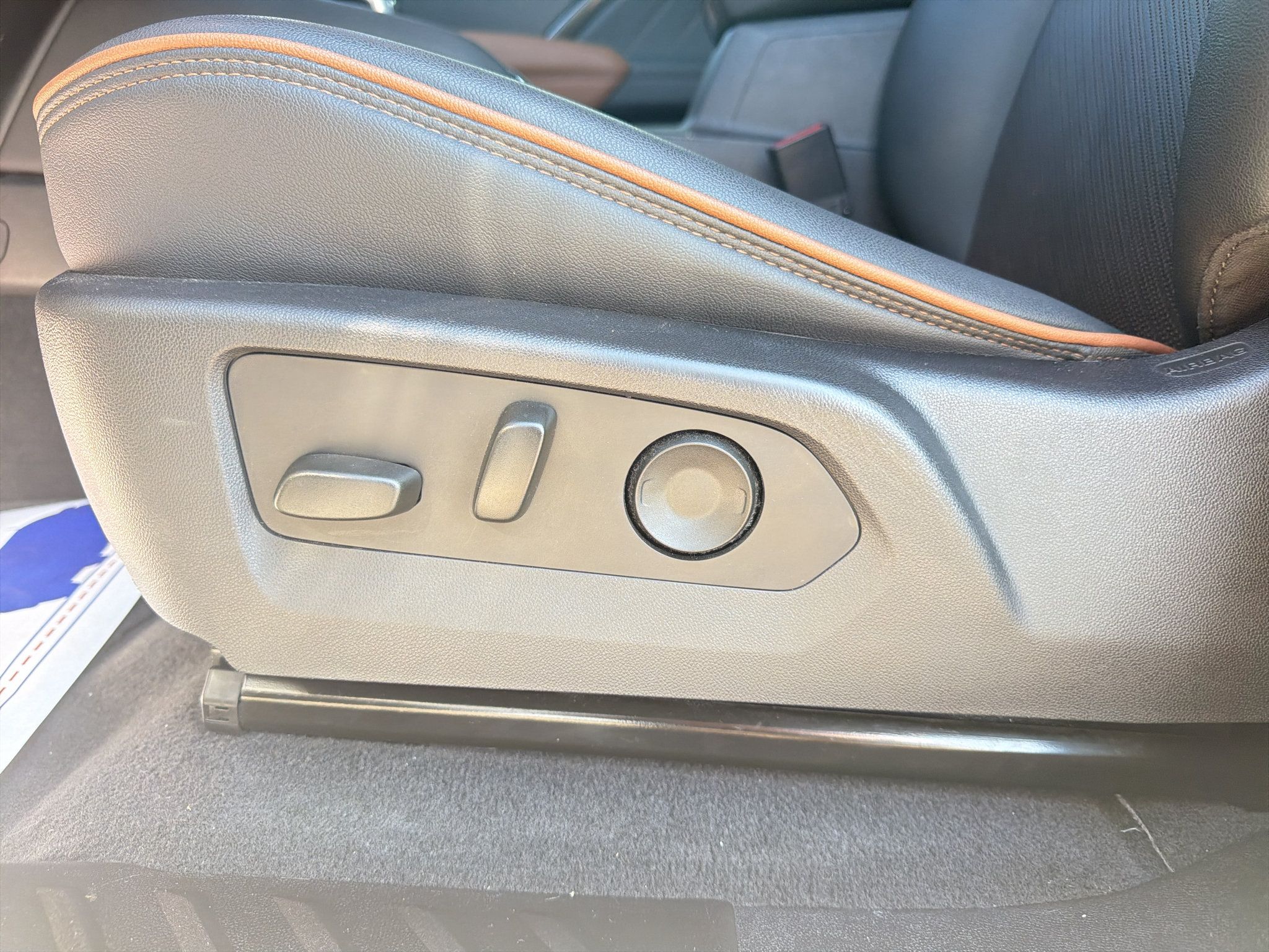 Used 2024 GMC Canyon AT4 w/ AT4 Premium Package AWD/4WD image 10