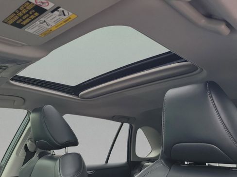 Used 2020 Toyota RAV4 XLE Premium image 31