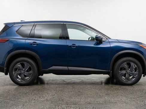Used 2025 Nissan Rogue SV image 11
