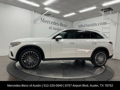 Used 2026 Mercedes-Benz GLC 300 image 4