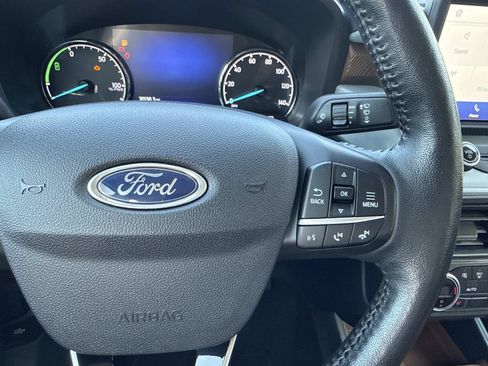 Used 2022 Ford Maverick Lariat w/ Lariat Luxury Package FWD image 16