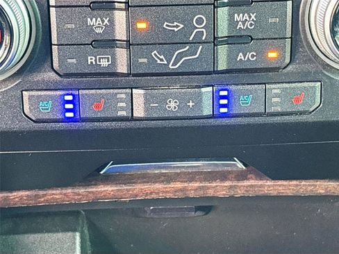 Used 2017 Ford F250 Platinum w/ Platinum Ultimate Package AWD/4WD image 21