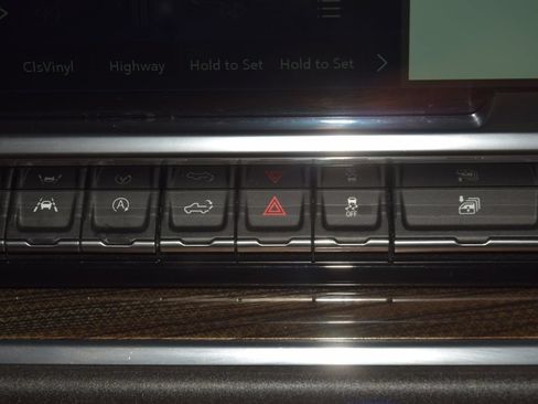 Used 2024 Chevrolet Silverado 1500 LT AWD/4WD image 31