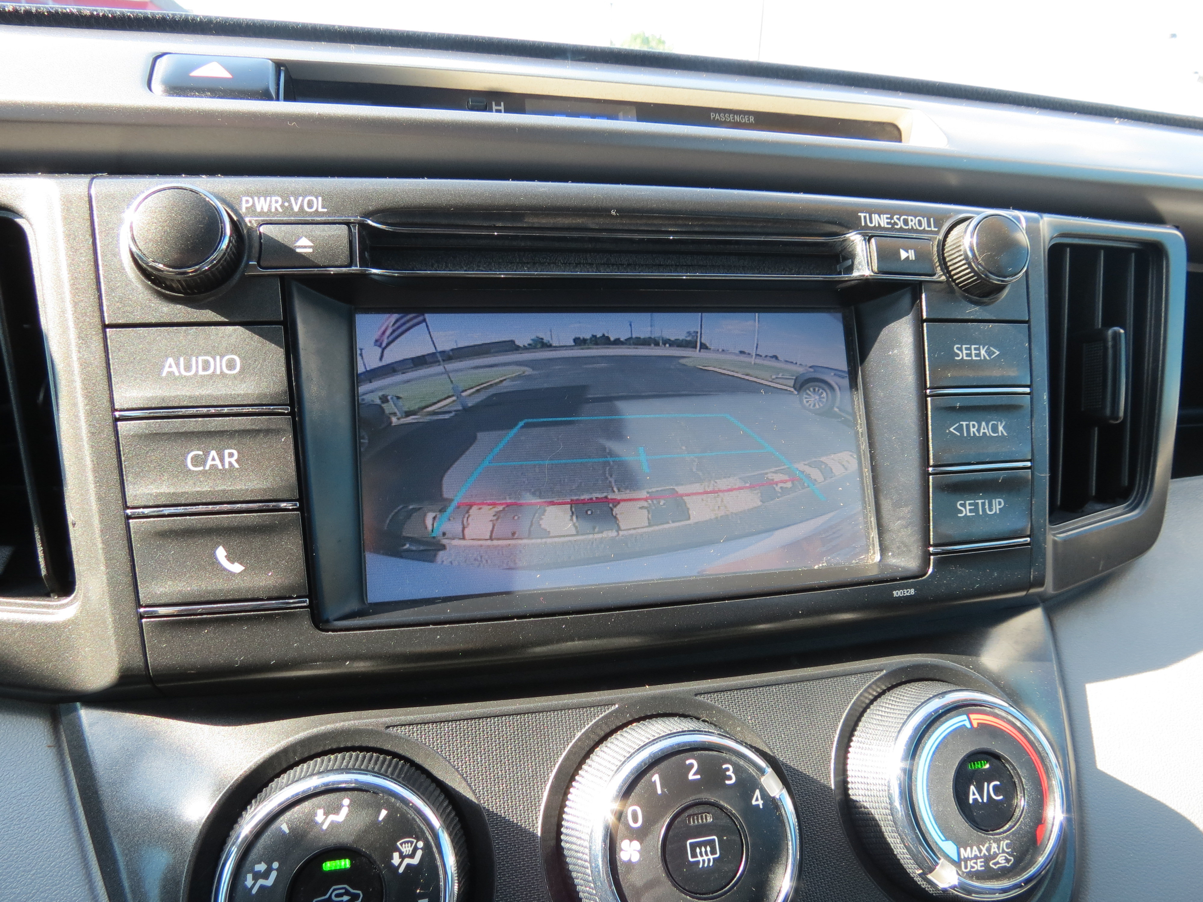 Used 2015 Toyota RAV4 LE FWD image 18