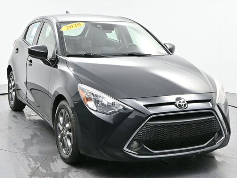 Used 2020 Toyota Yaris LE image 2