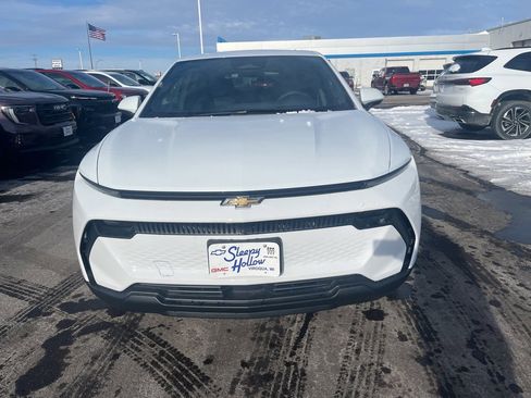 New 2026 Chevrolet Equinox EV LT image 2