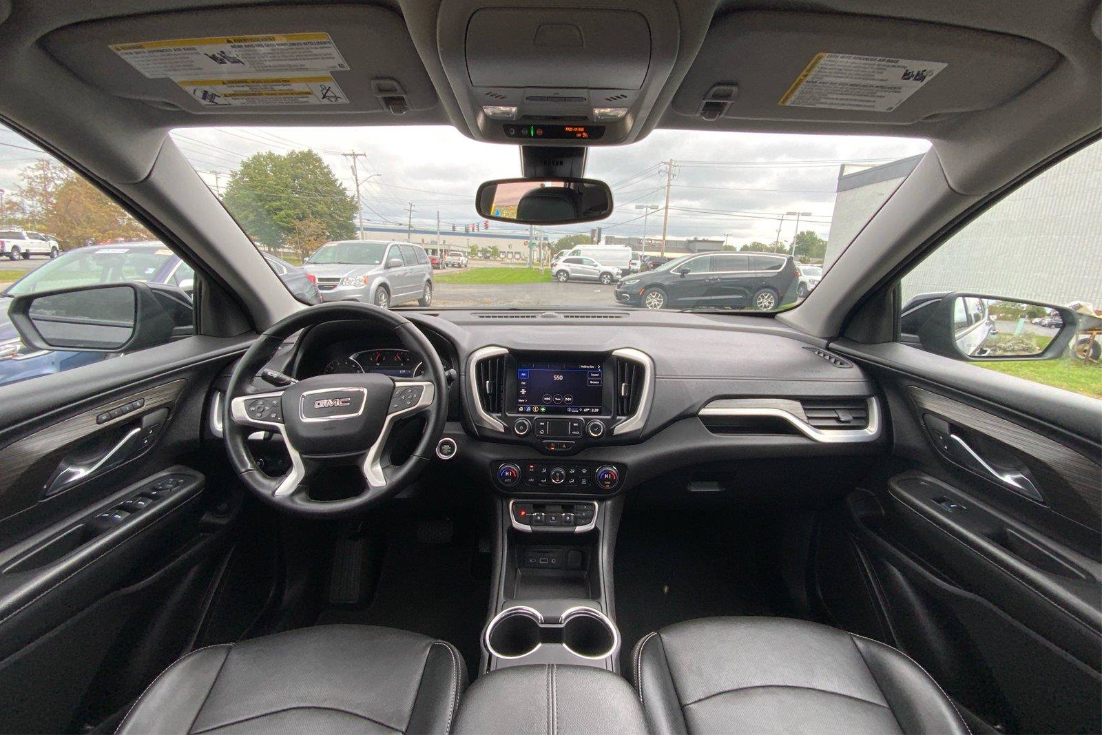 Used 2024 GMC Terrain SLT AWD/4WD image 32