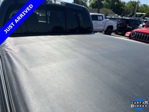 Used 2022 Toyota Tacoma TRD Off-Road AWD/4WD image 12