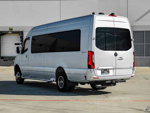 Used 2023 Mercedes-Benz Sprinter 3500 w/ Parking Package image 9