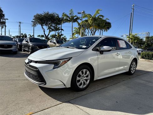 Used 2024 Toyota Corolla LE image 29