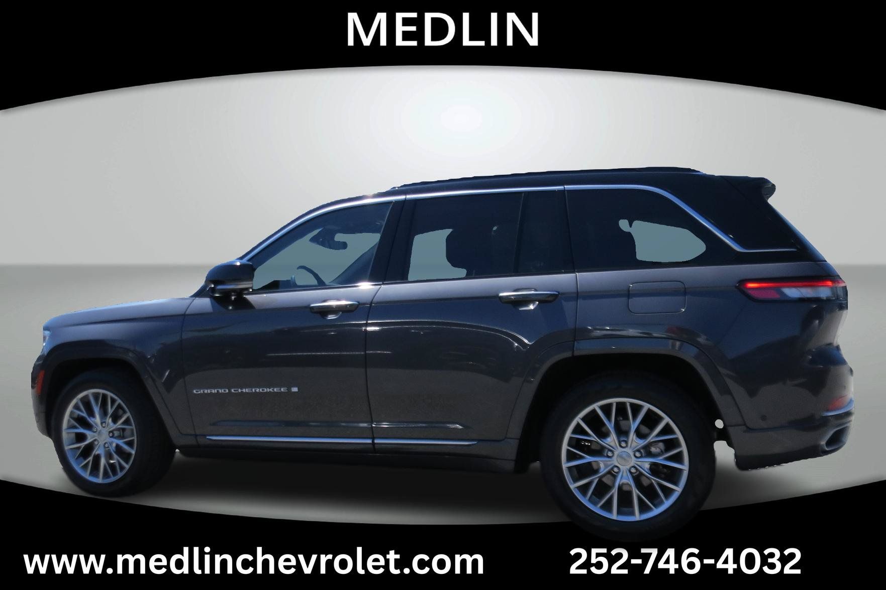 Used 2025 Jeep Grand Cherokee Summit AWD/4WD image 7
