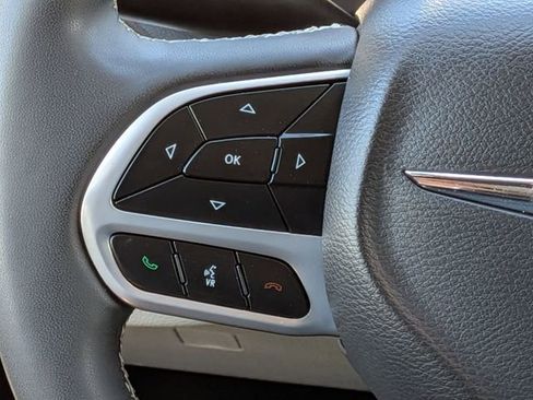 Used 2024 Chrysler Pacifica Touring-L FWD image 20