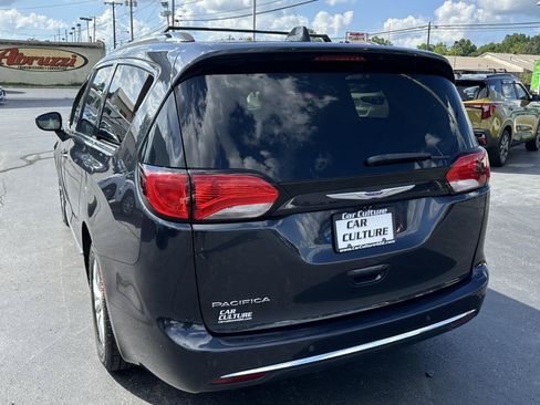 Used 2019 Chrysler Pacifica Touring-L FWD image 10