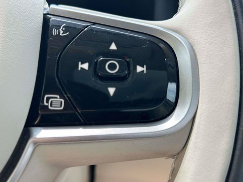 Certified 2025 Volvo XC60 B5 Ultra AWD/4WD image 23