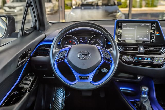 Used 2020 Toyota C-HR XLE FWD image 27