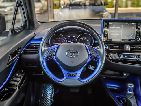Used 2020 Toyota C-HR XLE FWD image 27